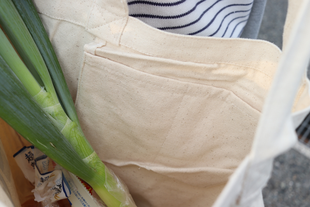 バッグ内にはポケット付き。