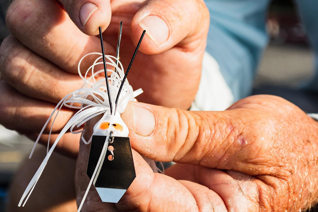 V字型にワイヤー ウィードガードもセットされており、ウィードレス性能も抜群。