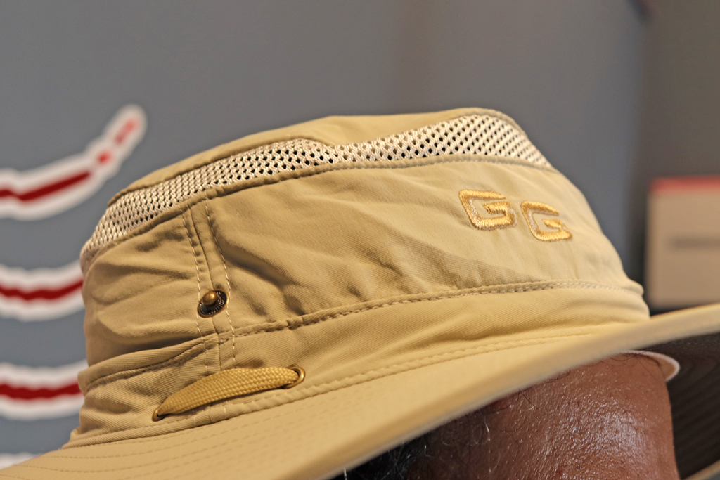 「グレーシャー グローブ / Glacier Glove」の『アウトバック ハット / Outback Hat』