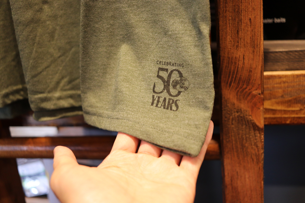 裾には「Celebrating 50 Years」のロゴ。