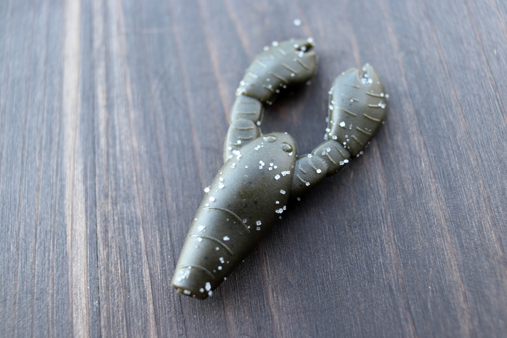 爪以外の付属物が無いシンプルなボディ形状ですが、繰り返されたテストではこの形状こそが釣果アップのキモであることが判明。