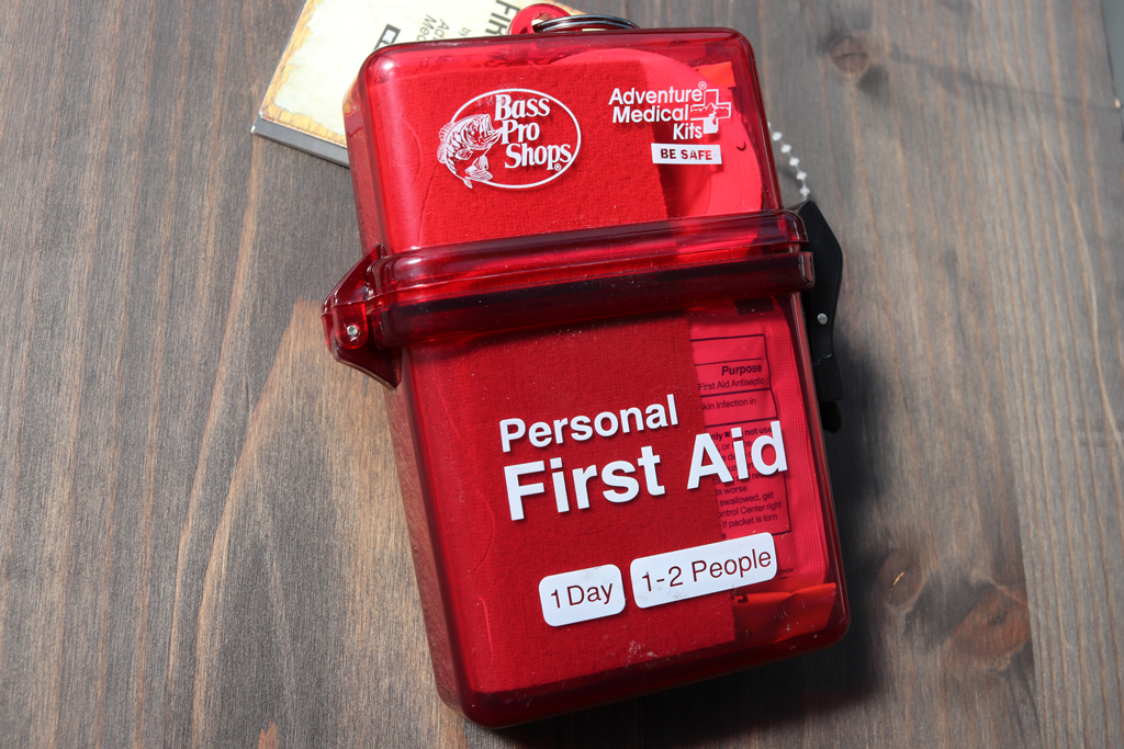「バス プロ ショップス / Bass Pro Shops」の『ファースト エイド キット / Personal First Aid Kit』