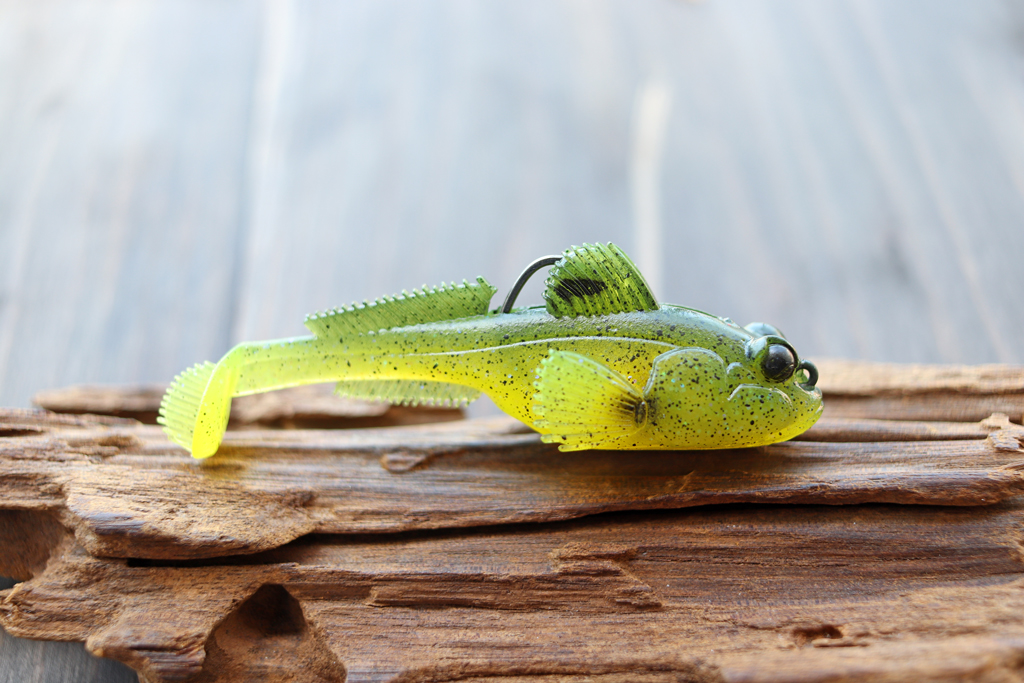 ヨシノボリやウキゴリ、チチブなど、ゴリ系のベイトフィッシュが多いフィールドで活躍してくれる、ウェイト＋フック内蔵のスイムベイト。