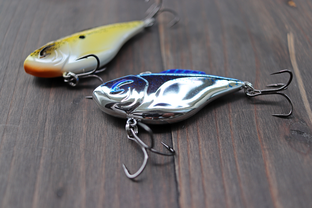 また、リトリーブをストップすればヒラヒラとイレギュラーにフラッタリング アクション、フォールでもバスを魅了。