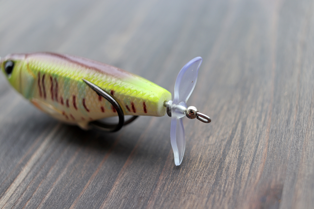 テールにはフッキングを妨げないソフト素材のプロップを装備。