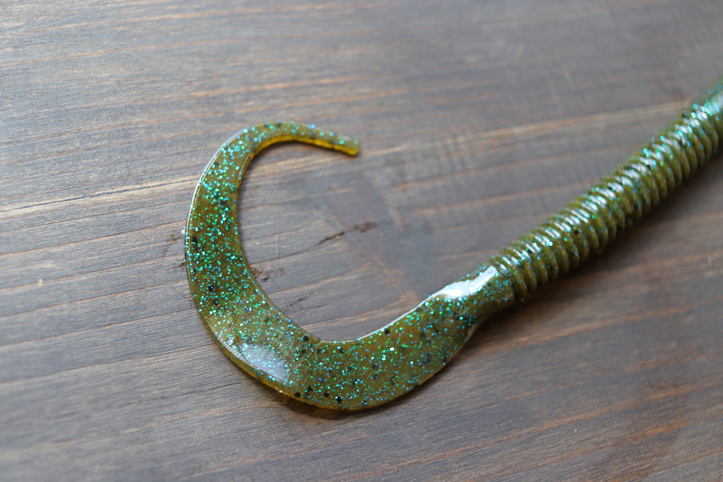 大きく柔らかなリボンテールは、テキサス リグやキャロライナ リグでは強力なキック アクションも生み出します。