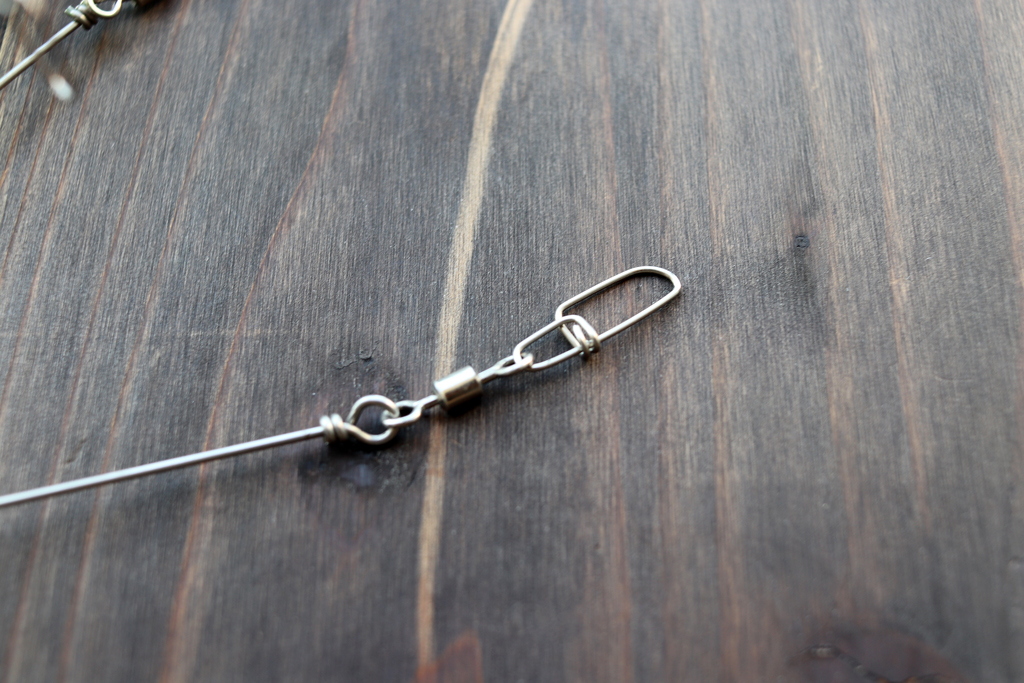 1.1ミリ径のフレキシブルなスチール ワイヤーに、強度抜群のスナップ スイベルが付属。