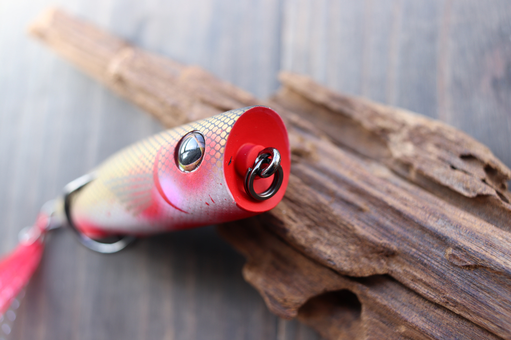 ユニークなポッピング アクションと、左右へのウォーク ザ ドッグ アクションでビッグ バイトを誘発。