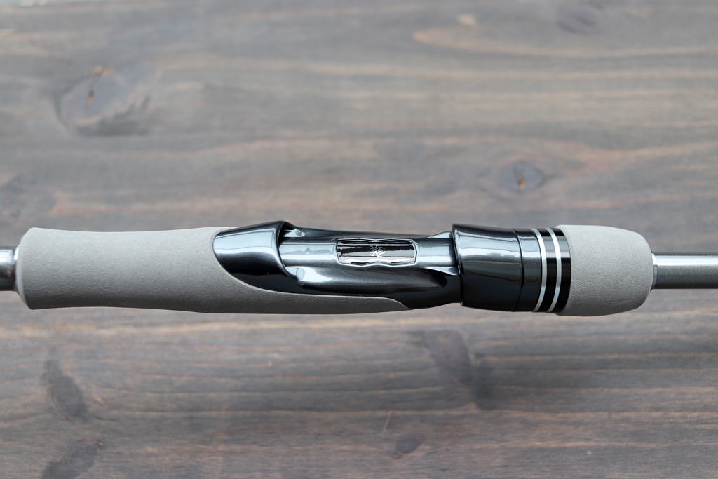 カーボン ファイバーの入った「エア センサー シート」により・・・、軽量化・高強度・高感度を実現。