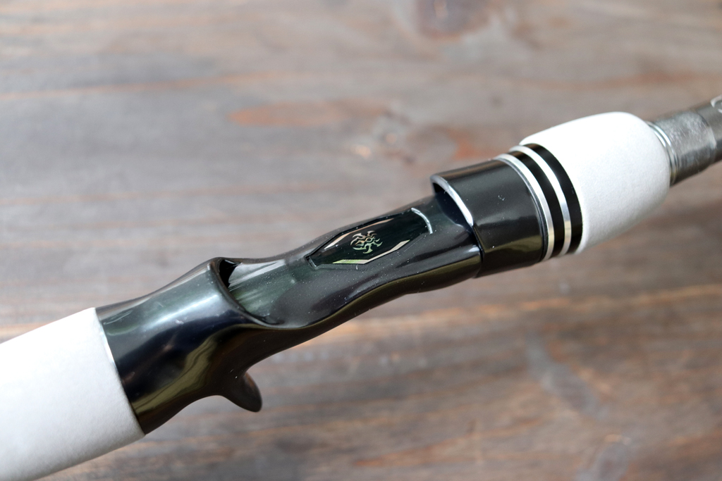 カーボン ファイバーの入った「エア センサー シート」により・・・、軽量化・高強度・高感度を実現。