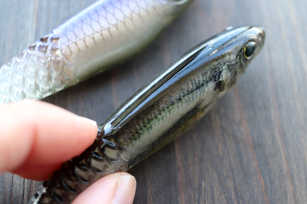 お腹と背中にフック スロット有り。