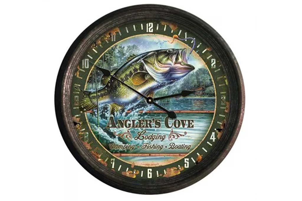【ブリキの壁掛け時計 - Angler's Cove / 15" Rusted Bass Clock】