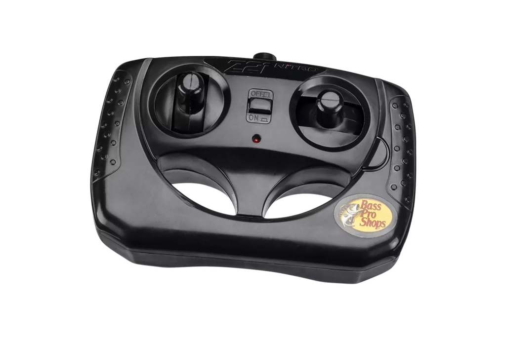 コントローラーは1個の9V角形乾電池で駆動。