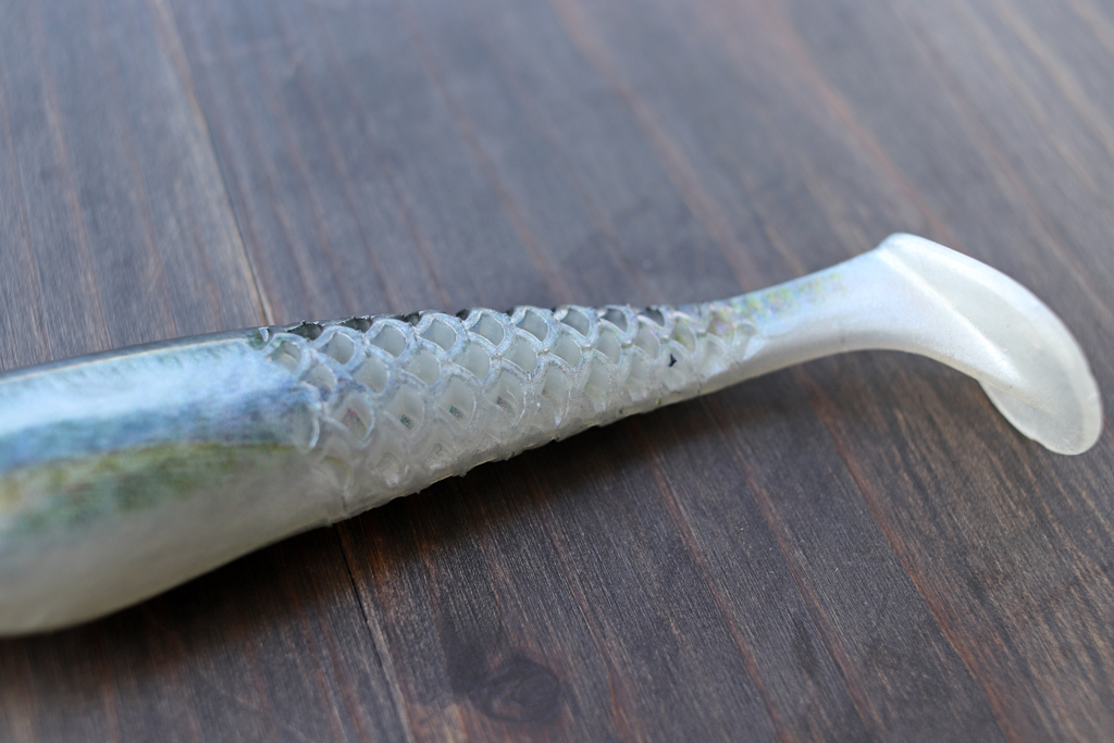 ハチの巣ボディは見た目のリアルさがアップするだけではなく、艶めかしくもリアルなアクションを生み出す。