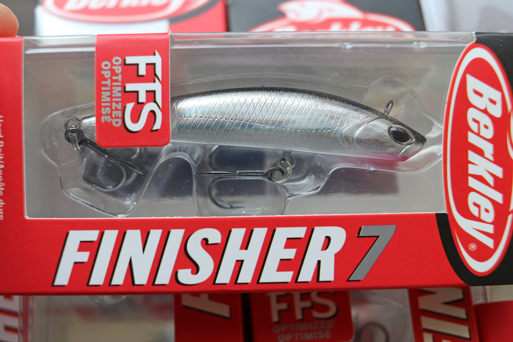 「フォワード フェイシング ソナー」用に開発されたシンキング仕様のジャークベイト。