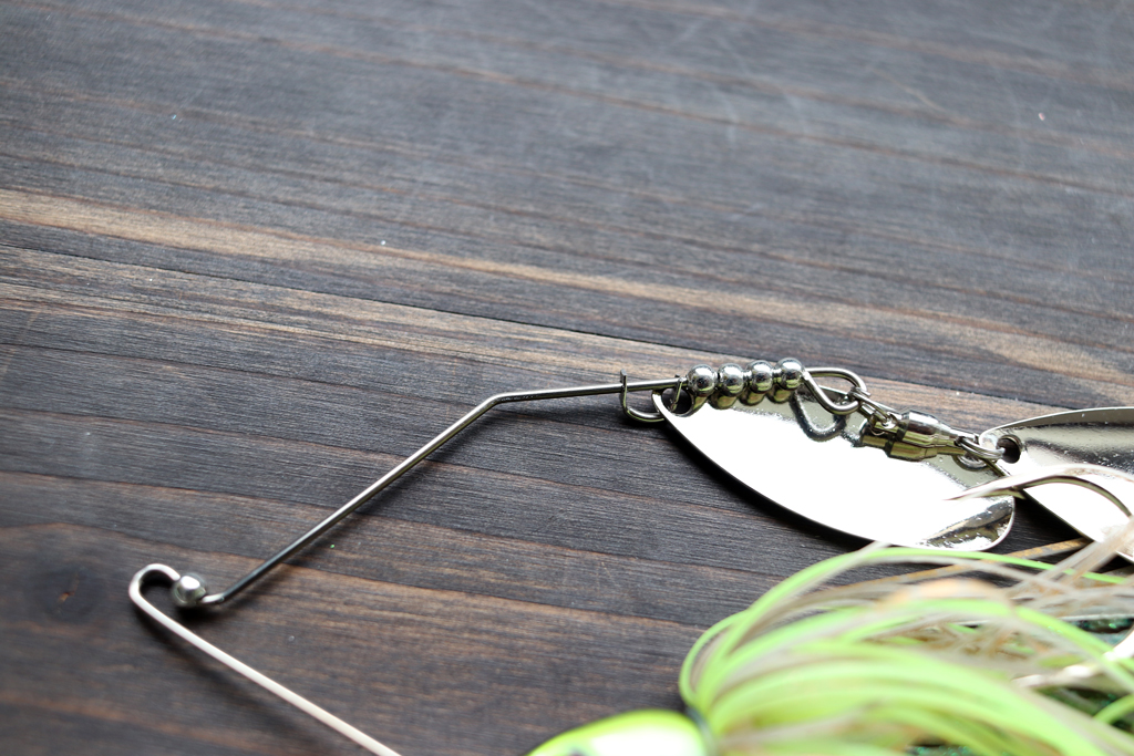 ブレードがフックの真上で回転するように考えられた、独自のワイヤー ベンドも特徴です。