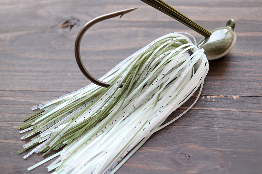 艶めかしくフレアするシリコン スカート。