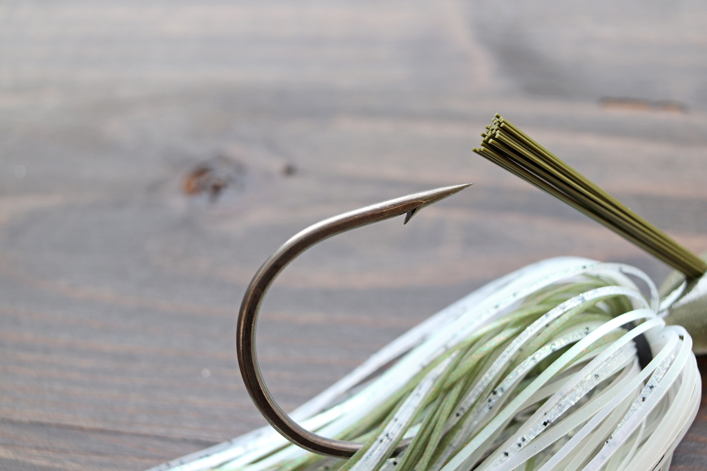 P.T.F.E. コーティングされたカスタム 10/0 VMC ジグ フックは刺さり抜群、モンスター バスの強靭な上顎も素早く貫通。