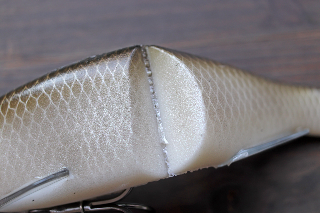 裂けやすいジョイント部にはメッシュ素材が使われており、大幅に強度アップ。