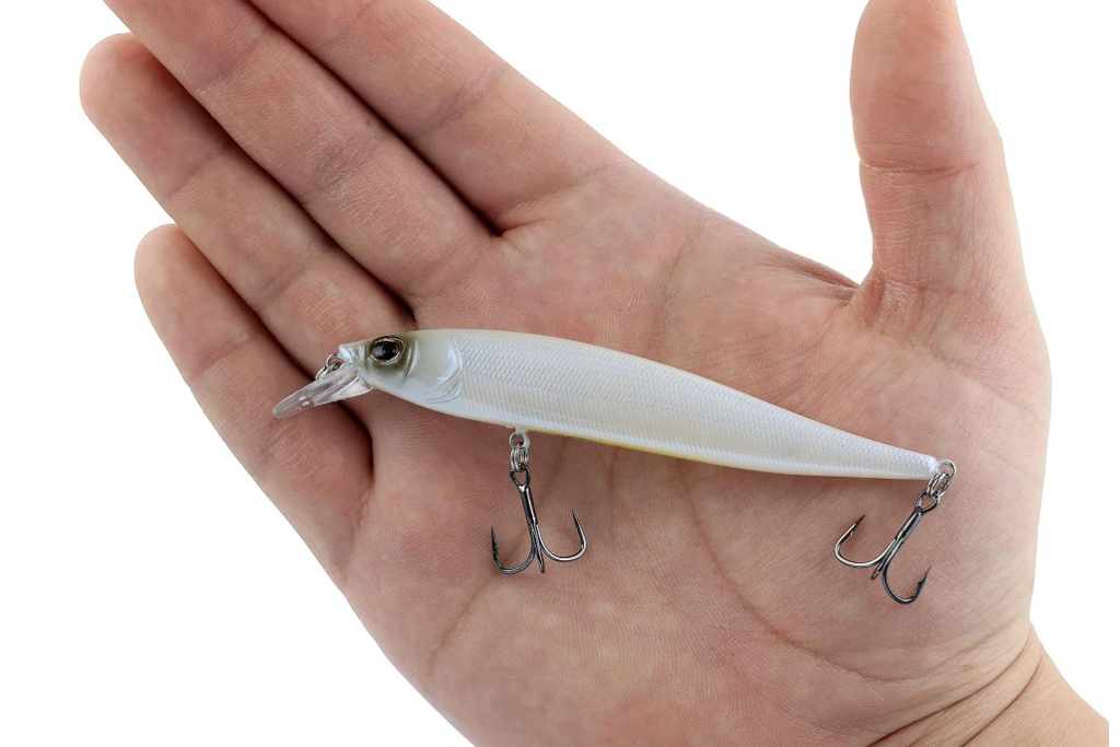 ウェイトは「3/8oz」、オリジナルがスリー フック仕様なのに対して100mm モデルは「ツー フック」仕様。