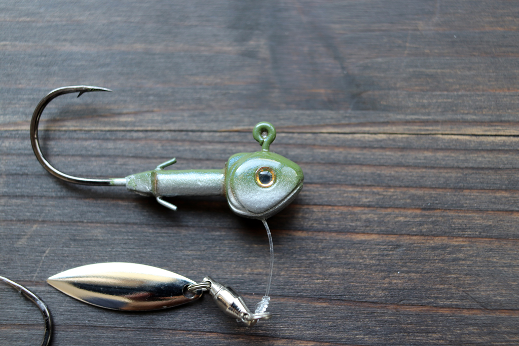 独自の4本爪のルアー キーパー装備、ソフトベイトの嫌なズレを防いでくれます。