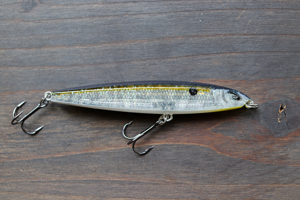 サスペンドしたバスや中層攻略に最適、シンキング仕様のトゥイッチ ベイト。