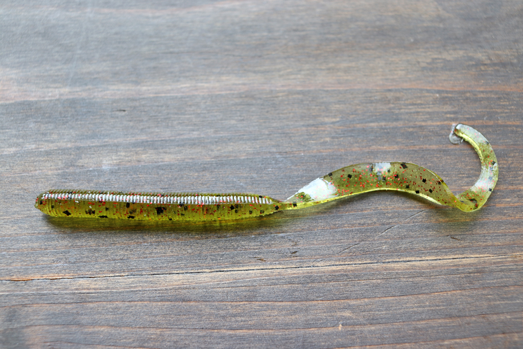 サイズ「4インチ」・・・、名前の通り、大きくカールしたテールが特徴。