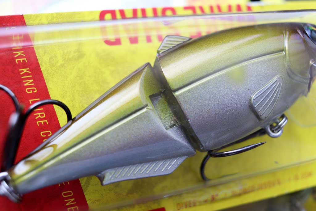 全長「4インチ」でウェイトは「3/4oz.」、シングル ジョイント ボディが特徴。