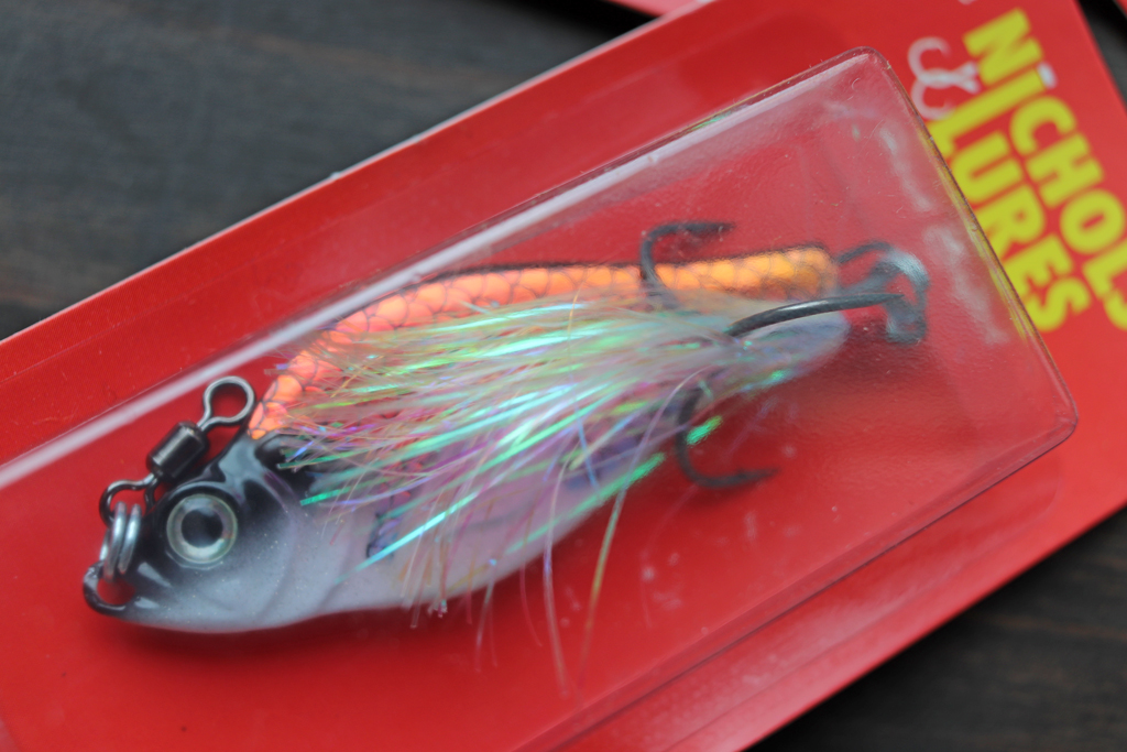 デコイのトレブル フックには煌びやかなフラッシングを放つティンセル付き。