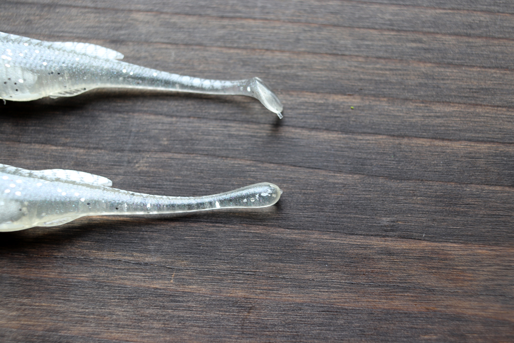 違いは・・・、テールの形状。