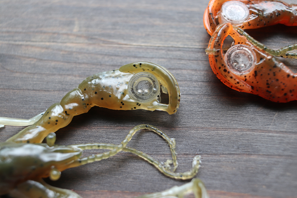 爪にはラトル入り、甲殻類が発する様なサウンドが発生。