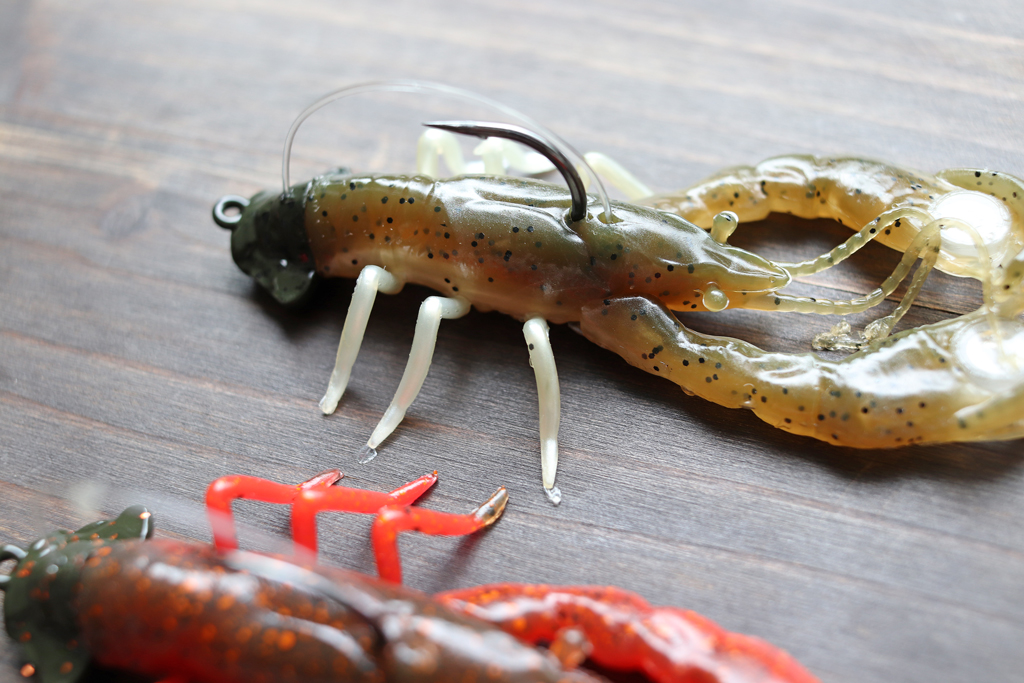 リアルに再現された手足は水中で艶めかしくアクション。