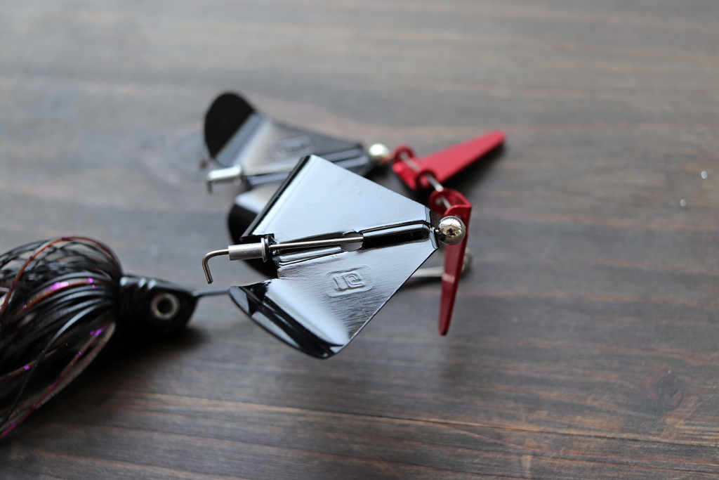 ブレードは左右でそれぞれ逆回転し、真っすぐに引いてくることが可能。