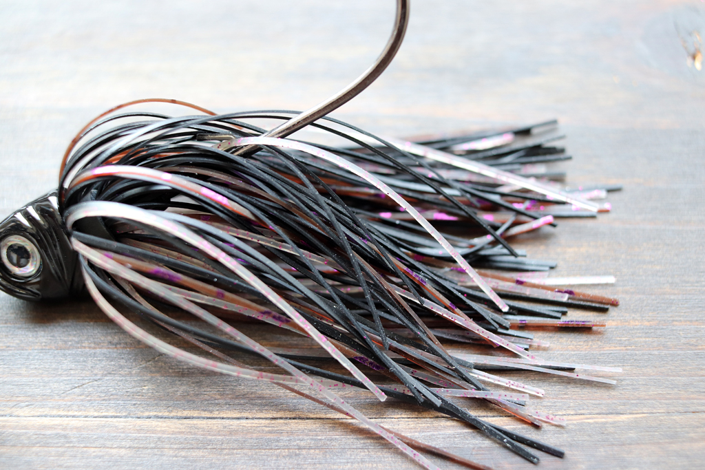 刺さり抜群、マスタッドの5/0 ウルトラポイント フック装備。