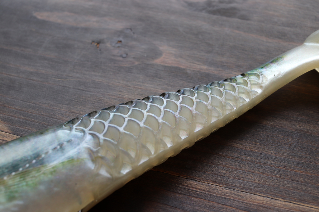 ハチの巣ボディは見た目のリアルさがアップするだけではなく、艶めかしくもリアルなアクションを生み出す。