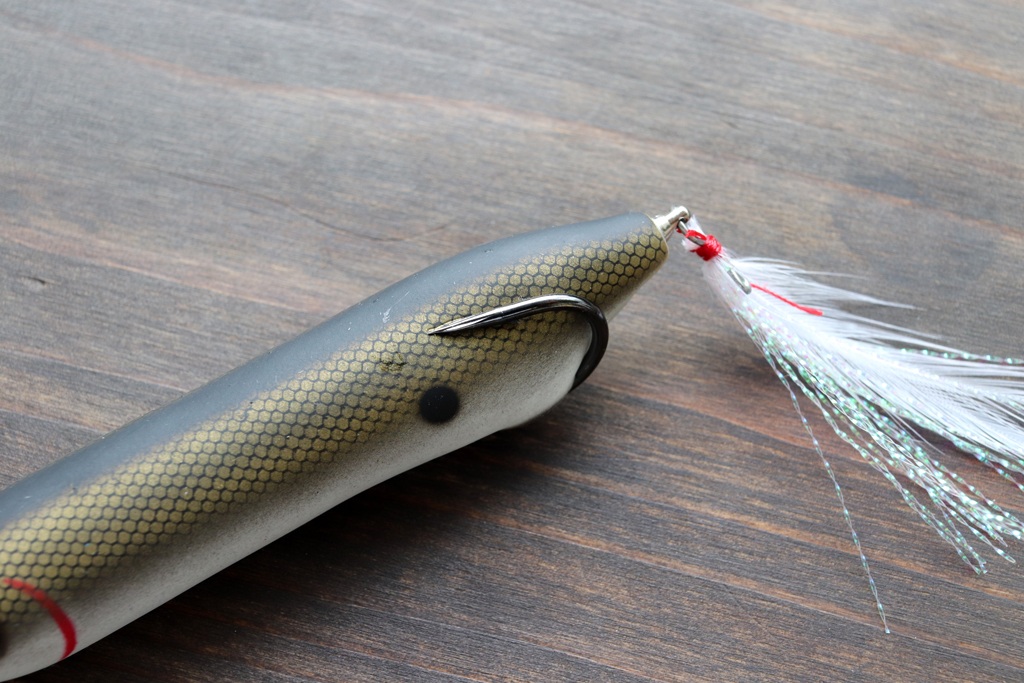 ヘビー カバーでも根掛からないトップウォーター・・・、リズムを変えて左右にゆっくりと動かしたり、激しく首を振らせたりと、様々なアクションを簡単に誰にでも出すことが可能。