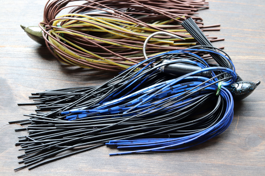 但し、オリジナルの極太のリビング ラバーとは違い、より細い径のリビング ラバー スカートを採用。