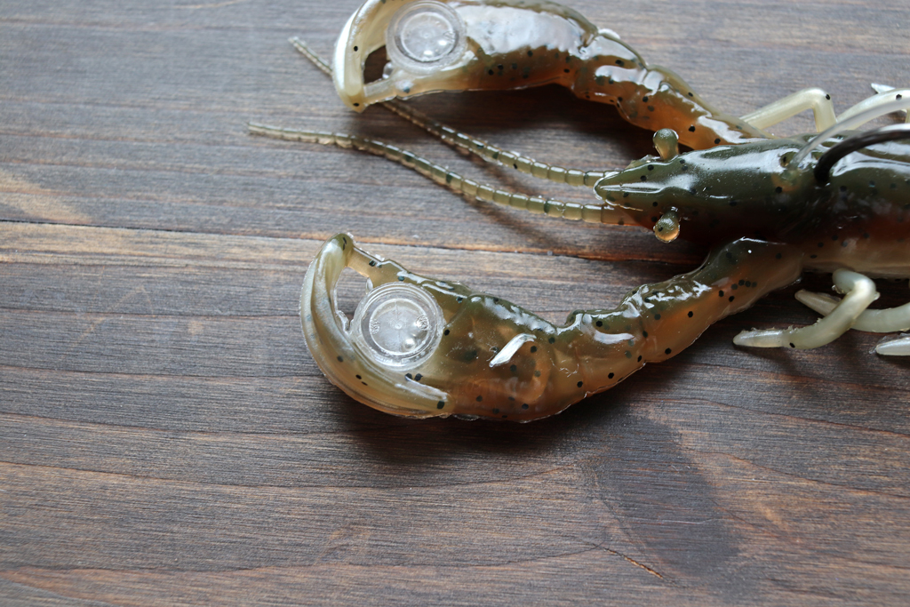 爪にはラトル入り、甲殻類が発する様なサウンドが発生。