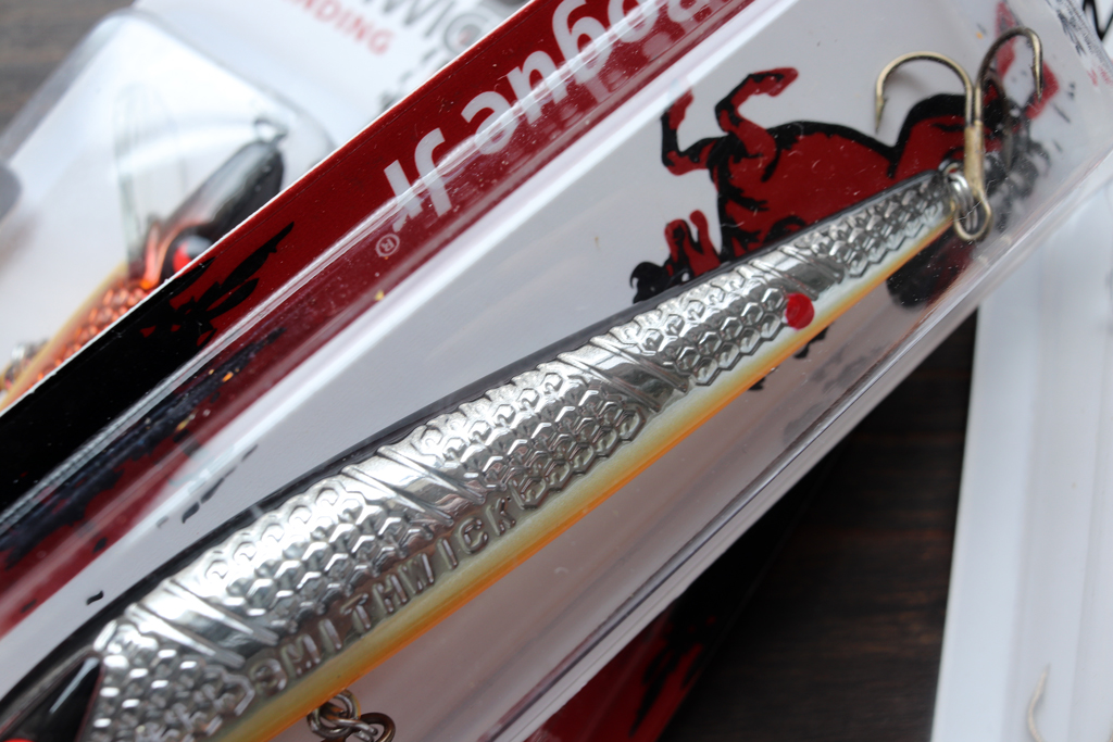 オリジナルのログのジャラジャラと派手なサウンドとは違い、ラトル音はコトコトと控え目。