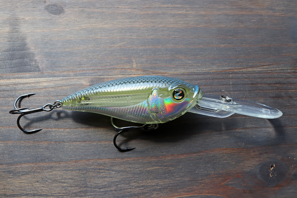 浮き上がりの早いタイト アクションに強めのラトル サウンド、そしてリアルなカラー ラインナップが特徴的なディープ クランク。