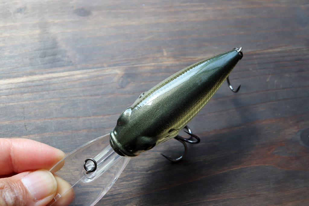 深く潜るためのユニークなヘッド シェイプに・・・、