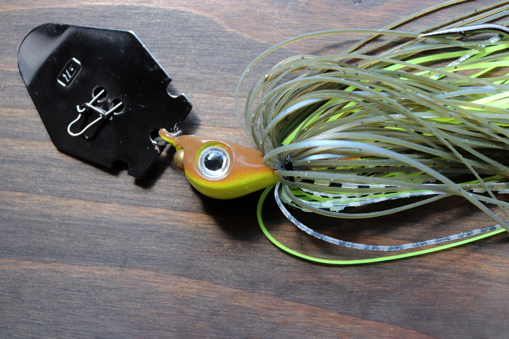 トゥイッチやリーリングでイレギュラーなアクションを生むことも可能。