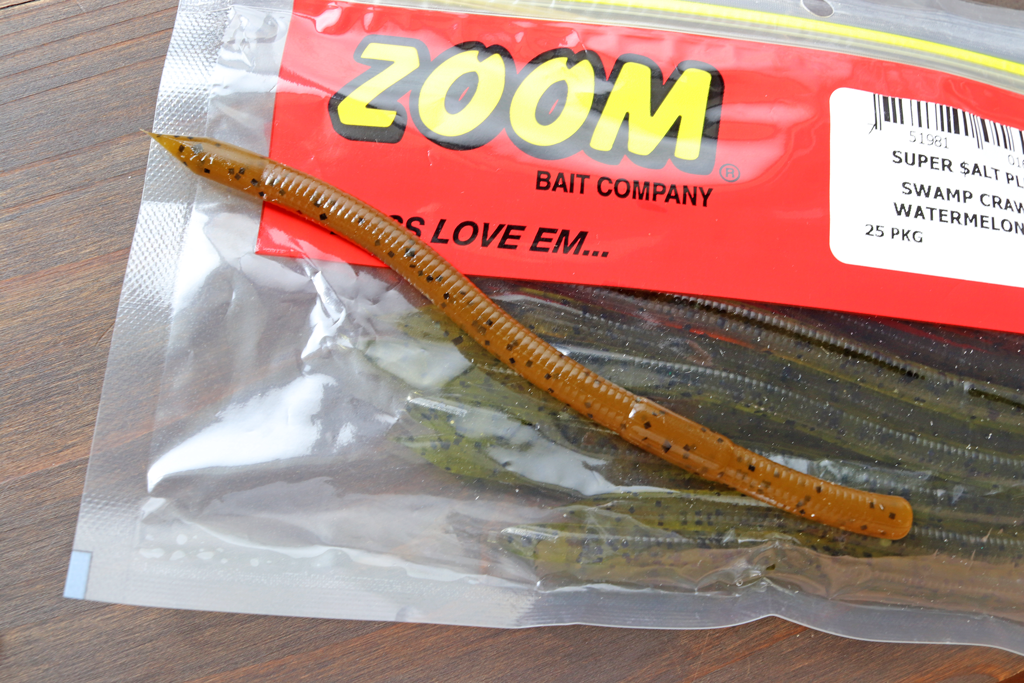 ネコ リグに使うド定番ストレート ワーム、「ズーム / Zoom」の『スワンプ クローラー / Swamp Crawler』