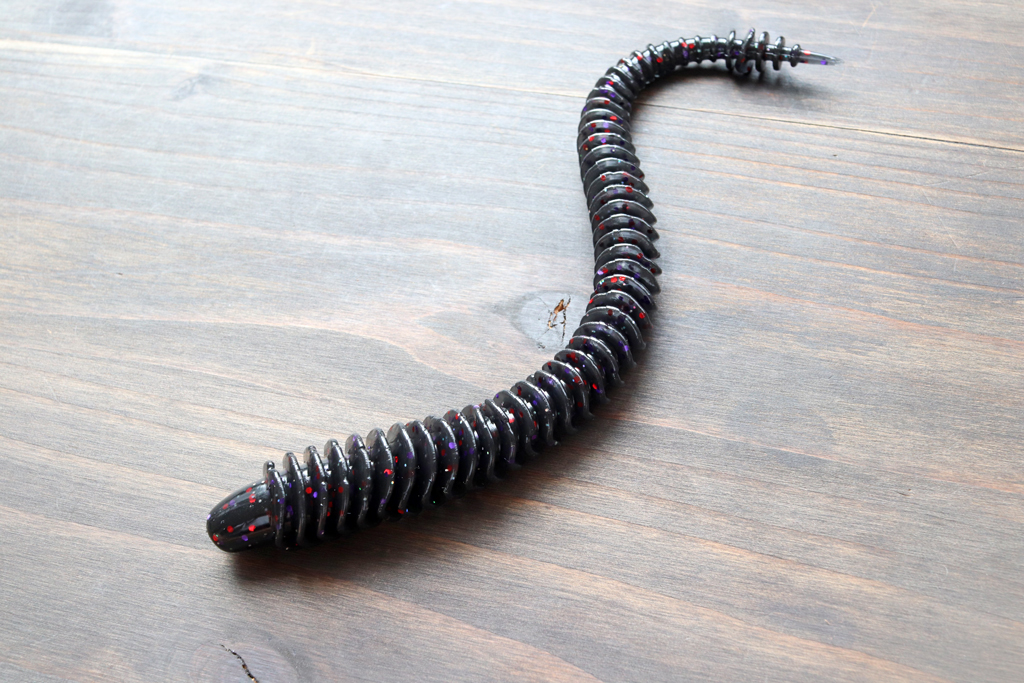 トロフィークラスのビッグ バスを狙う為の8インチ ストレート ワーム。