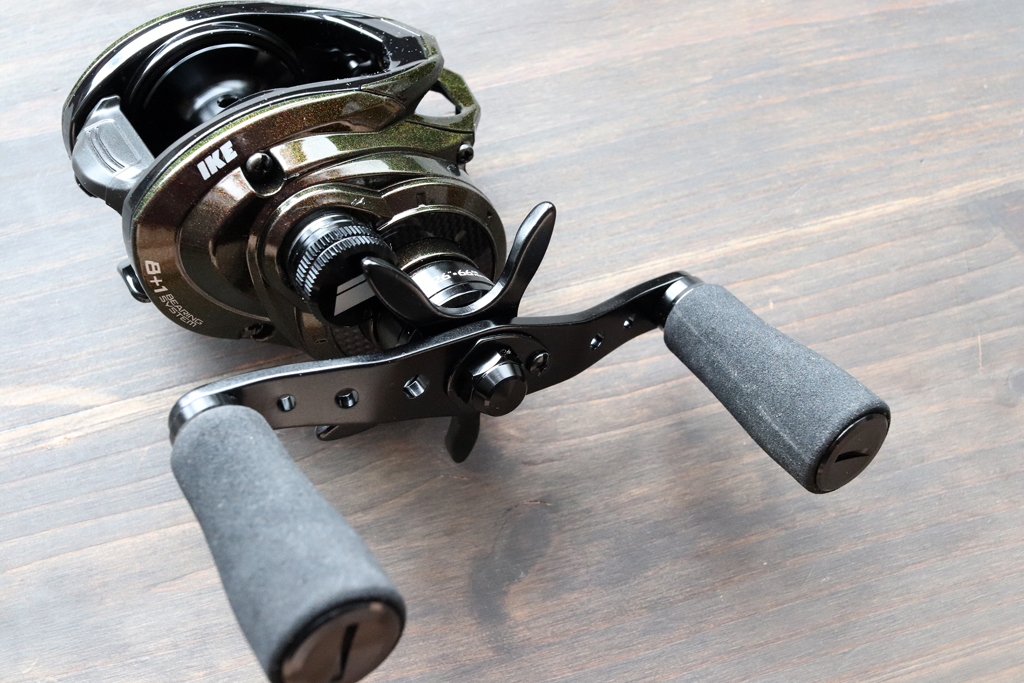 「パワー」「使いやすさ」「スピード」「アクション」など、彼の必要とするスペックを詰め込んだベイトリール。