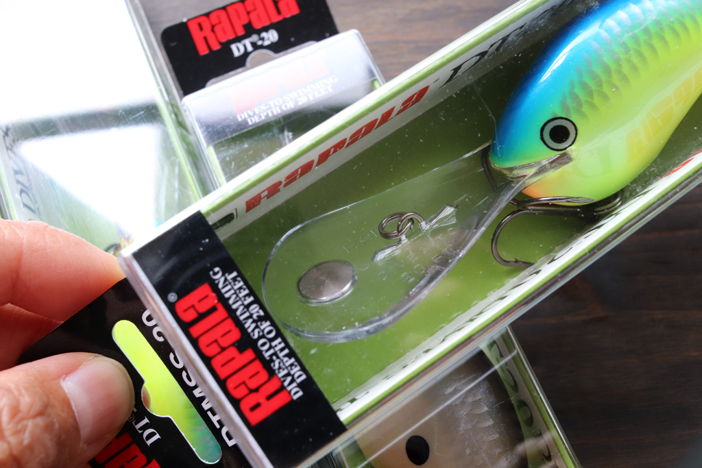 リップの先端にはメタルのウェイトが埋め込まれています。