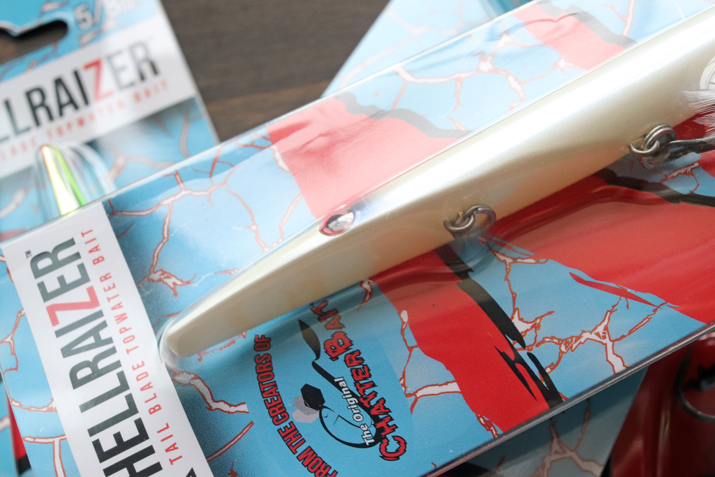 ボディ下側は大きく斜めにカットされており、ライン アイは鼻先ではなく腹側に。