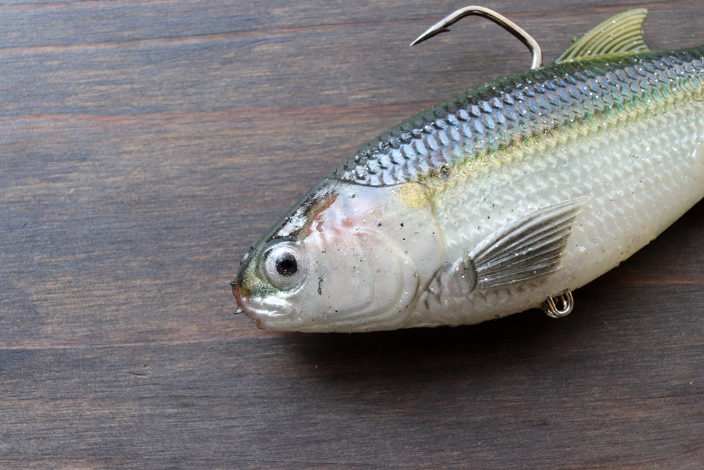 バランスのとれたボディ内のルアー ハーネスと、高浮力な「ElaZtech」素材を組み合わせることで、ナチュラルなアクションを実現。