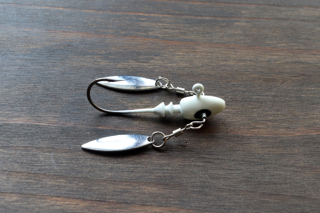 ヘッドの左右にウィロー ブレード、「ツイン ブレード」仕様のジグヘッド。