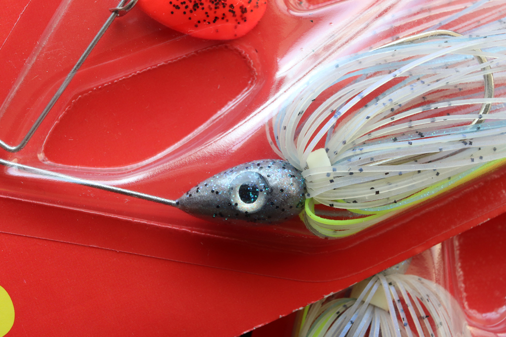 ベジテーションやカバーを楽々とスリ抜けてくれる「涙」型のヘッド。